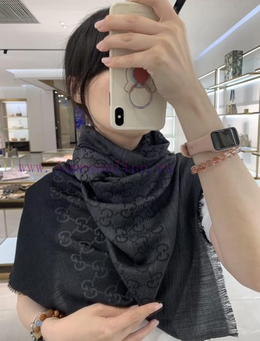 GUCCI long scarf is a simple and elegant dual color jacquard silk cashmere long scarf. It isz7pubdbr - Image 3