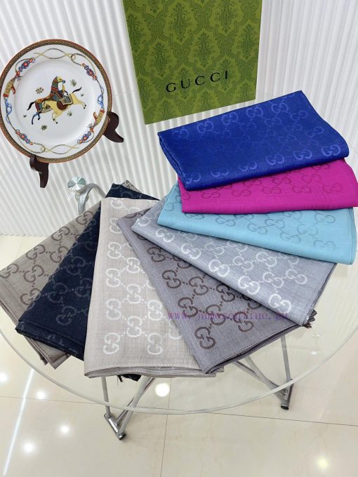 GUCCI long scarf is a simple and elegant dual color jacquard silk cashmere long scarf. It isr18ujprf - Image 4