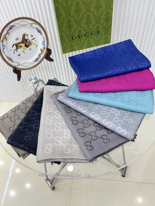 GUCCI long scarf is a simple and elegant dual color jacquard silk cashmere long scarf. It isz7pubdbr - Image 4