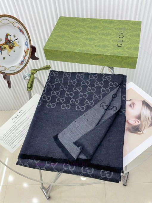 GUCCI long scarf is a simple and elegant dual color jacquard silk cashmere long scarf. It isz7pubdbr - Image 5