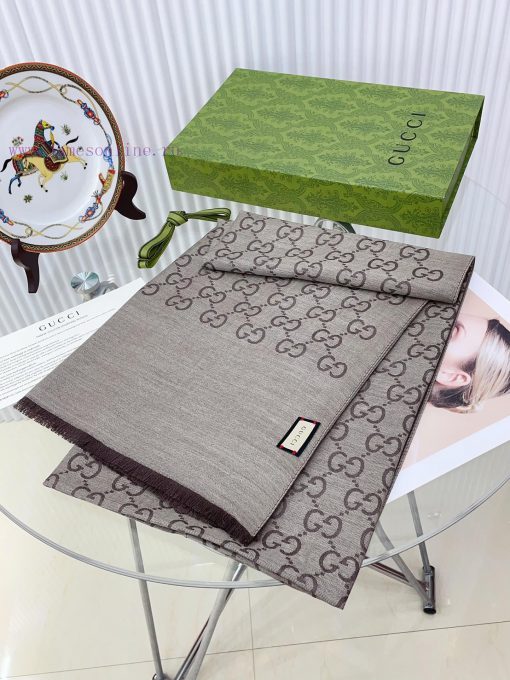 GUCCI long scarf is a simple and elegant dual color jacquard silk cashmere long scarf. It isr18ujprf - Image 6