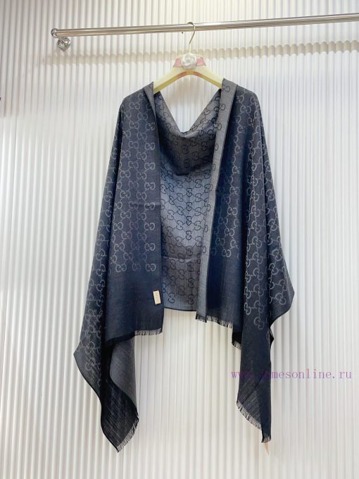 GUCCI long scarf is a simple and elegant dual color jacquard silk cashmere long scarf. It isz7pubdbr - Image 7