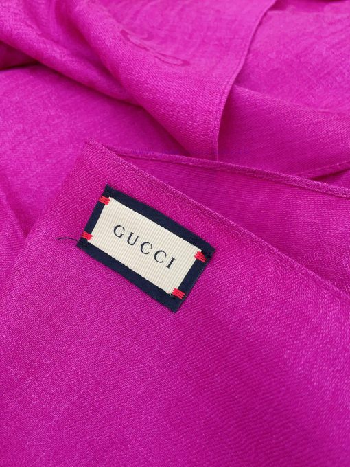 GUCCI long scarf is a simple and elegant dual color jacquard silk cashmere long scarf. It isgf9of1wj - Image 9