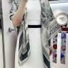 Dior's latest flagship product, the D animal model, is a 140 square scarf that is very easy sfxf32ey