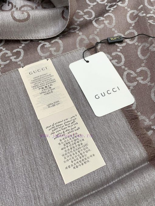 GUCCI long scarf is a simple and elegant dual color jacquard silk cashmere long scarf. It is60s8rh5a - Image 10
