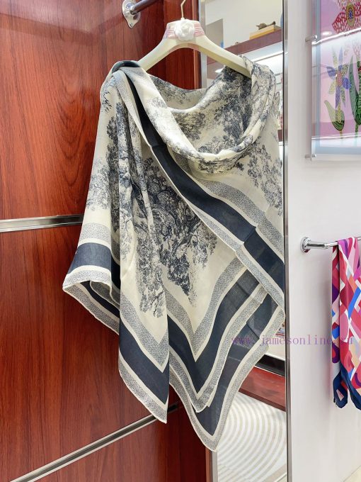 Dior's latest flagship product, the D animal model, is a 140 square scarf that is very easy sfxf32ey - Image 7