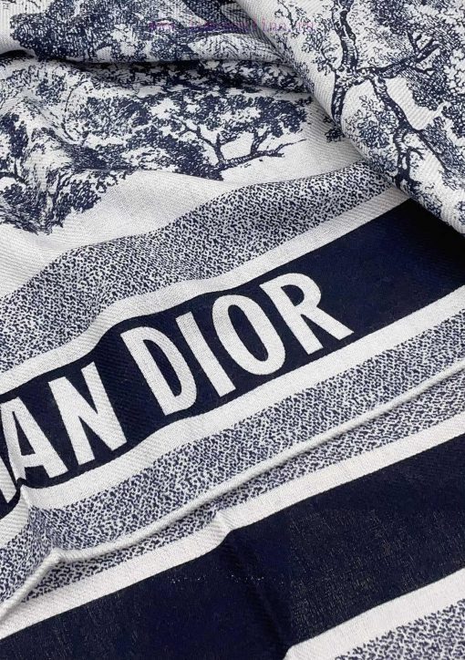 Dior's latest flagship product, the D animal model, is a 140 square scarf that is very easy swst44mx - Image 8
