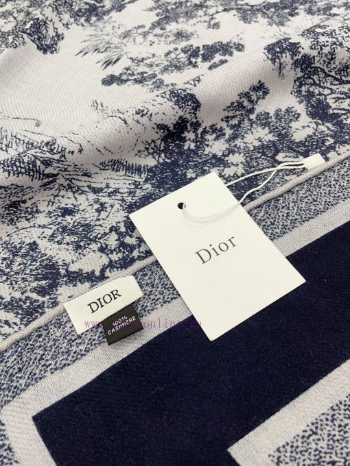Dior's latest flagship product, the D animal model, is a 140 square scarf that is very easy swst44mx - Image 9