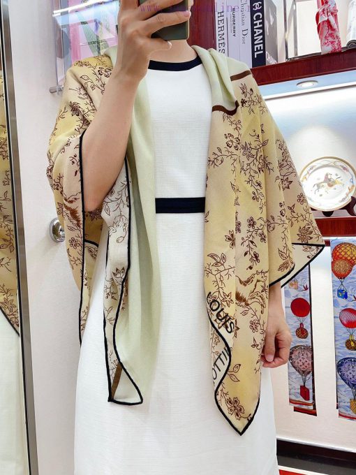 LV elegant and noble baby like soft touch floral deep V velvet print cleverly uses the patte8th0gqhy - Image 2