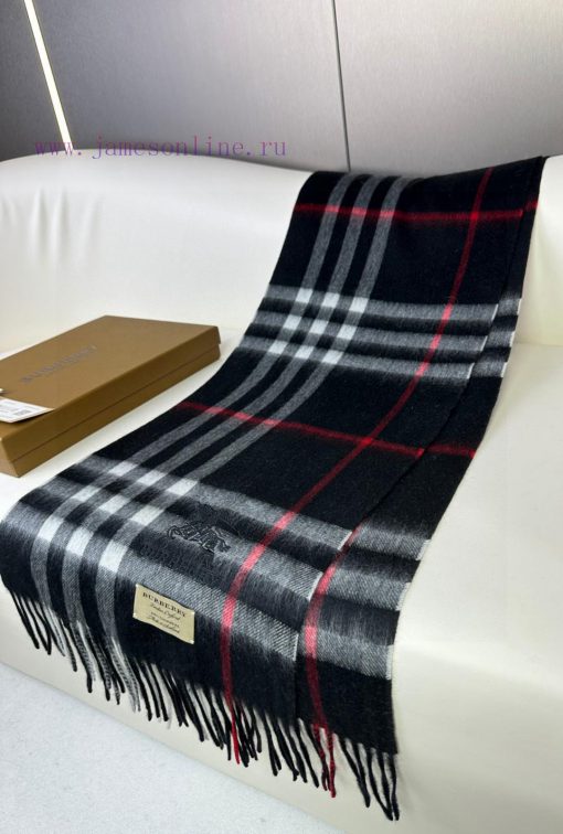 The 2023 Burberry Welfare Edition has arrived with embroidered warhorses made of top-qualitywv0ka7ji - Image 5