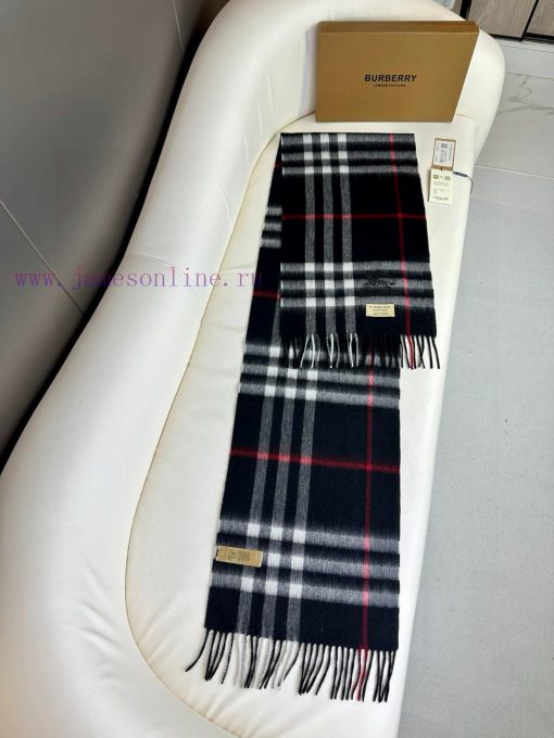 The 2023 Burberry Welfare Edition has arrived with embroidered warhorses made of top-qualitywv0ka7ji - Image 6