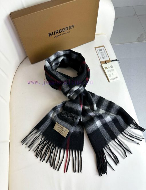 The 2023 Burberry Welfare Edition has arrived with embroidered warhorses made of top-qualitywv0ka7ji - Image 7