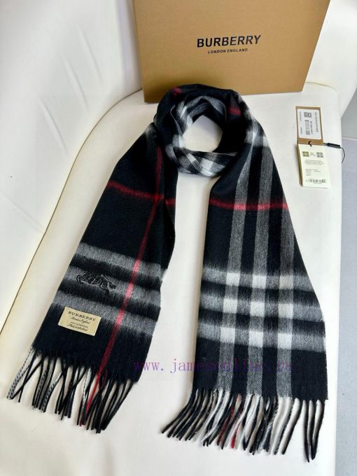 The 2023 Burberry Welfare Edition has arrived with embroidered warhorses made of top-qualitywv0ka7ji - Image 8