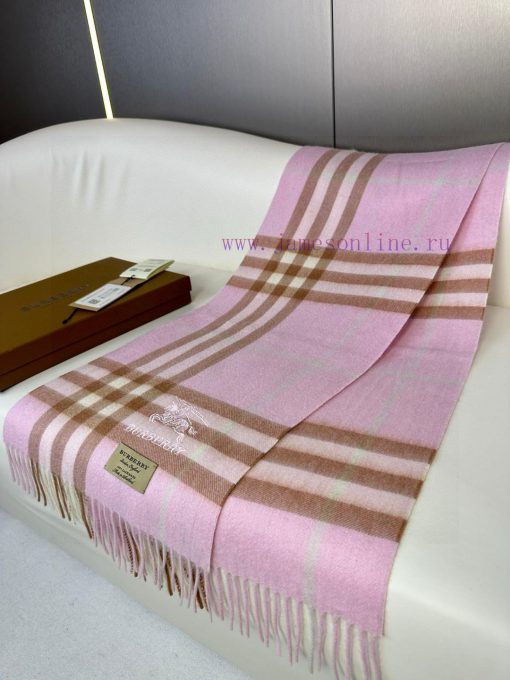 The 2023 Burberry Welfare Edition has arrived with embroidered warhorses made of top-qualitybi5jr61x - Image 5