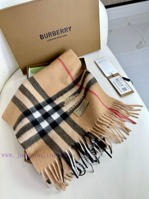 The 2023 Burberry Welfare Edition has arrived with embroidered warhorses made of top-quality32a22dgt - Image 4
