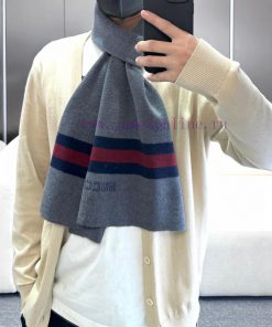 GUCCI's popular new high-end men's scarf features classic stripes and a simple logo, reflects32piuxt