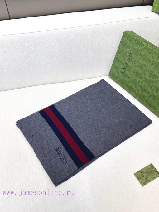GUCCI's popular new high-end men's scarf features classic stripes and a simple logo, reflects32piuxt - Image 4