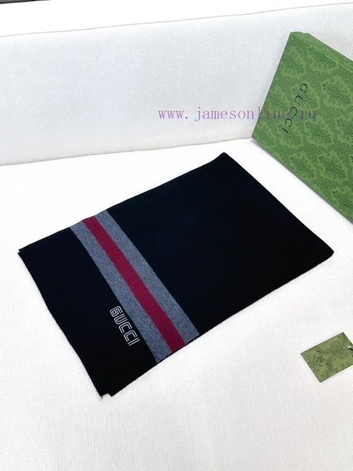 GUCCI's popular new high-end men's scarf features classic stripes and a simple logo, reflectvpbe0mkl - Image 4