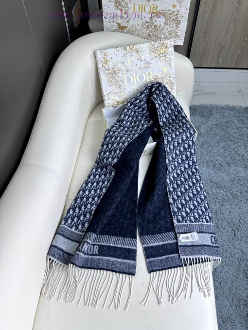 The 2024 Dior Oblique print scarf reinterprets the classic Dior logo, showcasing a modern sp2wbmc1ea - Image 7