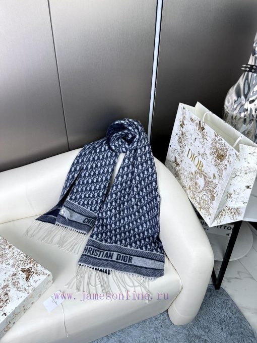 The 2024 Dior Oblique print scarf reinterprets the classic Dior logo, showcasing a modern sp2wbmc1ea - Image 8