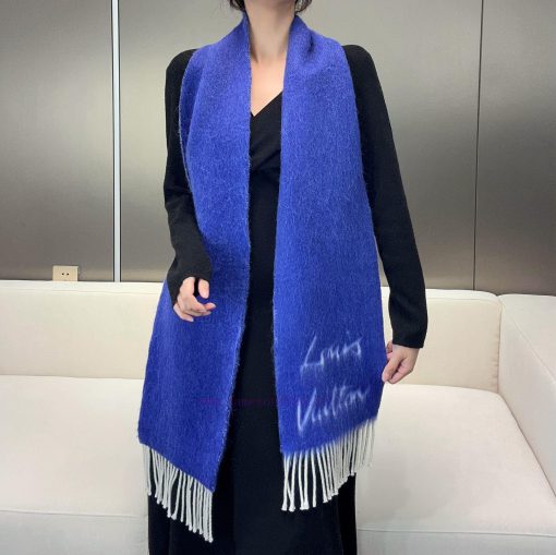 The Fluffygram scarf, one of the most beautiful scarves in the 24 years of the Donkey familyp5k7nh1a