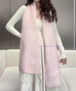 The Fluffygram scarf, one of the most beautiful scarves in the 24 years of the Donkey familycr8au6bb