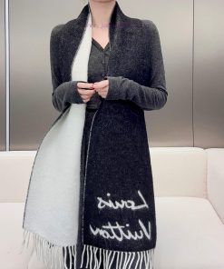 The Fluffygram scarf, one of the most beautiful scarves in the 24 years of the Donkey familyeyer9cjp