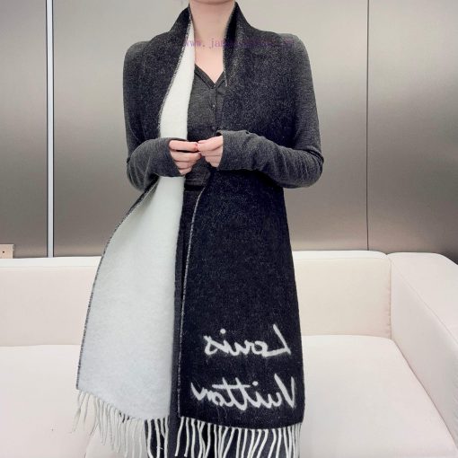 The Fluffygram scarf, one of the most beautiful scarves in the 24 years of the Donkey familyeyer9cjp