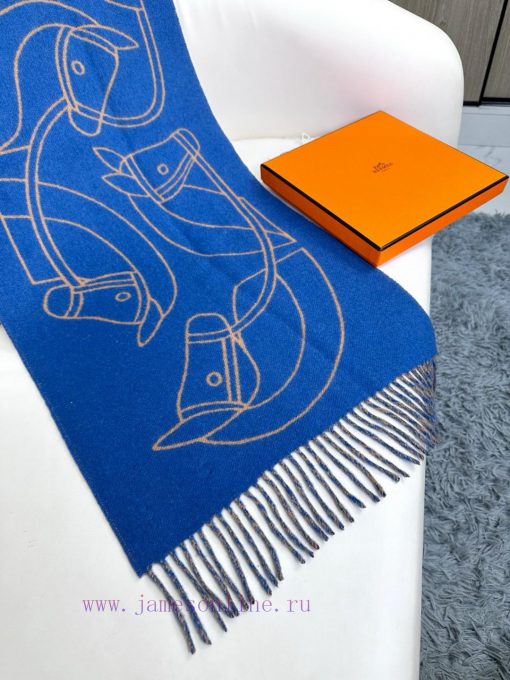 The new Herm è s scarf features delicate contrasting jacquard weaving, presenting the Entreld0chpj4p - Image 9