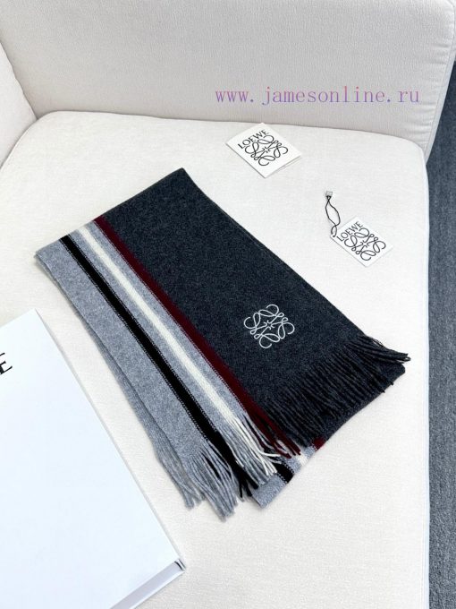 The 2024 unisex collection features 100% pure cashmere LOEWE and a high-end cashmere knittedihaxm63d - Image 4