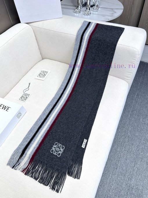 The 2024 unisex collection features 100% pure cashmere LOEWE and a high-end cashmere knittedihaxm63d - Image 5