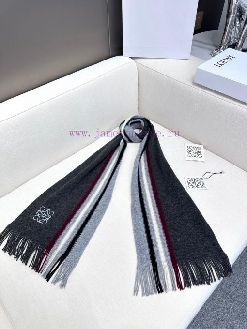 The 2024 unisex collection features 100% pure cashmere LOEWE and a high-end cashmere knittedihaxm63d - Image 7