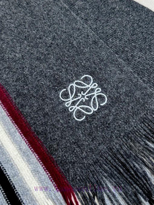 The 2024 unisex collection features 100% pure cashmere LOEWE and a high-end cashmere knittedihaxm63d - Image 8