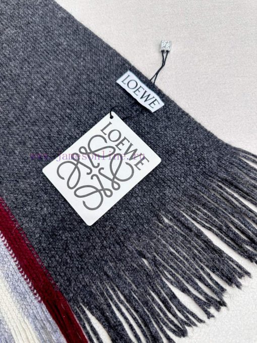 The 2024 unisex collection features 100% pure cashmere LOEWE and a high-end cashmere knittedihaxm63d - Image 9