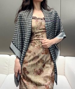 LV's freshly baked amazing little shawl~The size of the shawl is rare, 120cm * 120cm. The demv8pknuq