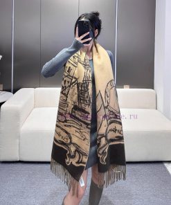 High qualityHigh quality 𝐁𝐮𝐫𝐛𝐞𝐫𝐫𝐲 Tower Bridge patterned cashmere scarfSize210 x 47cm 100% cpl50q8yq