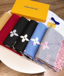 Louis Vuitton high-end rabbit fur scarf shawl with classic clover pattern paired with brand weeshdjf