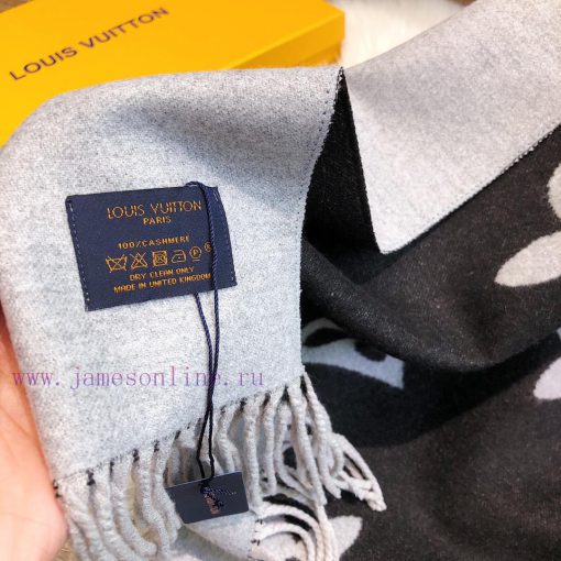 Louis Vuitton high-end rabbit fur scarf shawl with classic clover pattern paired with brand weeshdjf - Image 8