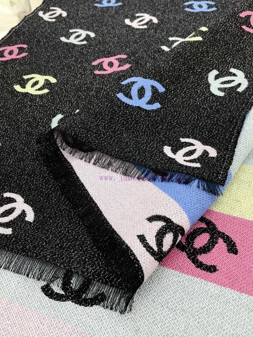 CHANEL's most beautiful scarf has a softer feel than imagined. Both sides are excellent, wit63zfifva - Image 9