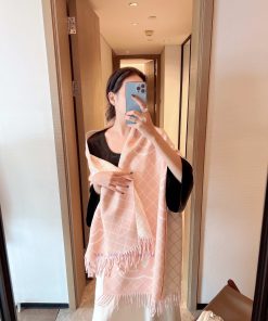 CHANEL is a high-end, comfortable, and fashionable scarf that touches your heart. The scarf 2rgr8lzz