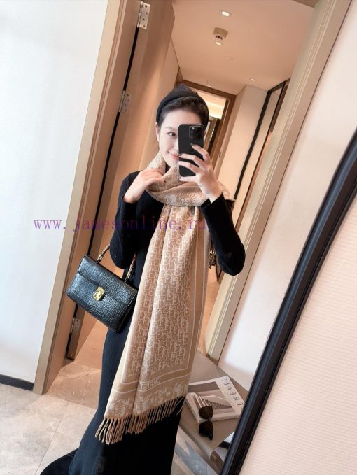 When it comes to grabbing VIP recommendations, be sure to act quickly. High end love is rare1qguok8o - Image 4
