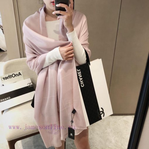 European version specializes in the new wool Chanel scarf, with versatile mesh and exquisitel7i2h2pm