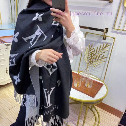 Louis Vuitton high-end rabbit fur scarf shawl with classic clover pattern paired with brand 7nfe4ved