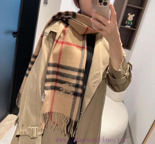 Burberry plaid scarf ️ It looks crazy, so stylish and charming ️ I really like this very ref4luxqjk8