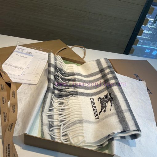 Burberry plaid scarf ️ It looks crazy, so stylish and charming ️ I really like this very ref0u6hkfkv - Image 4