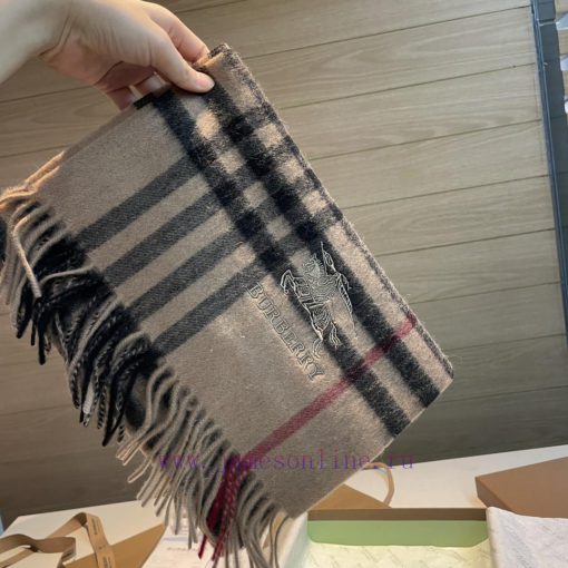Burberry plaid scarf ️ It looks crazy, so stylish and charming ️ I really like this very ref4luxqjk8 - Image 5