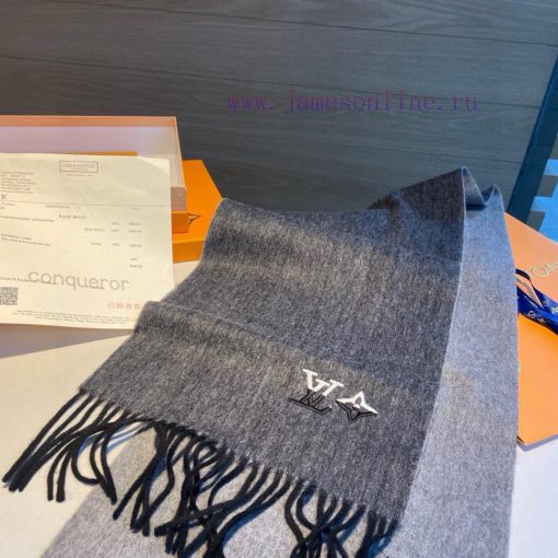 Louis Vuitton Embroidered Cashmere Scarf: Highly praised and kept for personal use, a rare hauz6lztx - Image 7