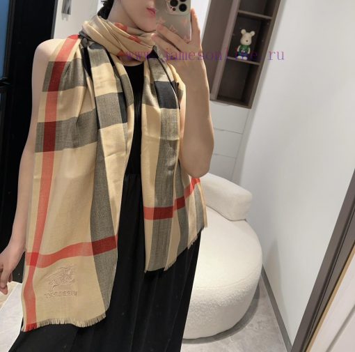 Burberry's forever fashionable Burberry classic plaid thin diamond patterned velvet scarf~A dahdjbs3 - Image 2