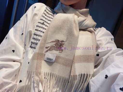 Low key luxury sense ️ Exquisite soft and elegant elite level fashionable scarf ️ This Burbe5n0uqe2x