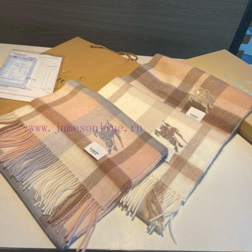 Low key luxury sense ️ Exquisite soft and elegant elite level fashionable scarf ️ This Burbed6m7404w - Image 3
